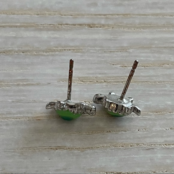 Mini enamel turtle earrings - Picture 6 of 9